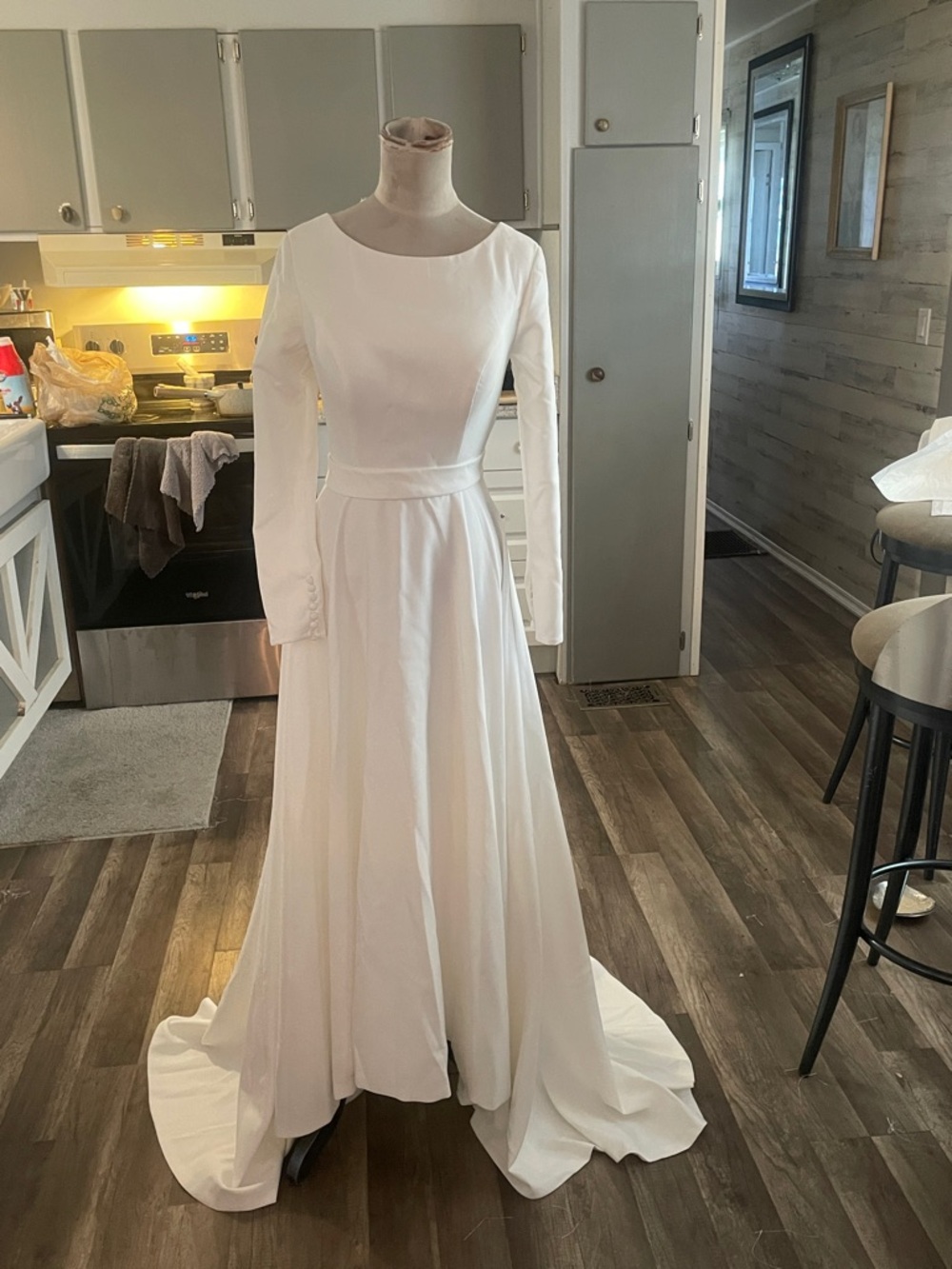 Minimalist Long-Sleeve White Bridal Dress with Boat Neck